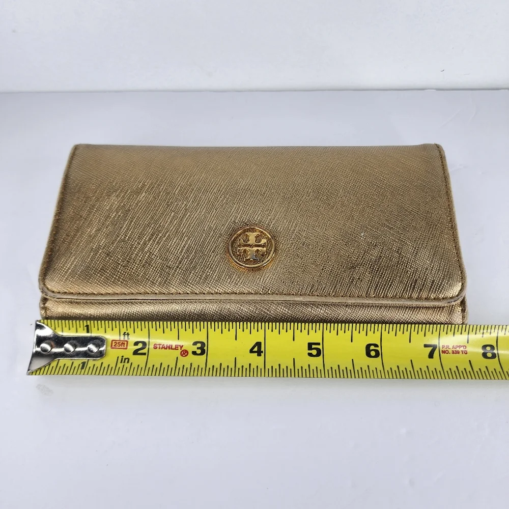 TORY BURCH Robinson Envelope Continental. Gold.